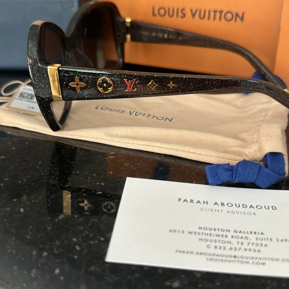 Authentic 💯 - Picture 2 of 9